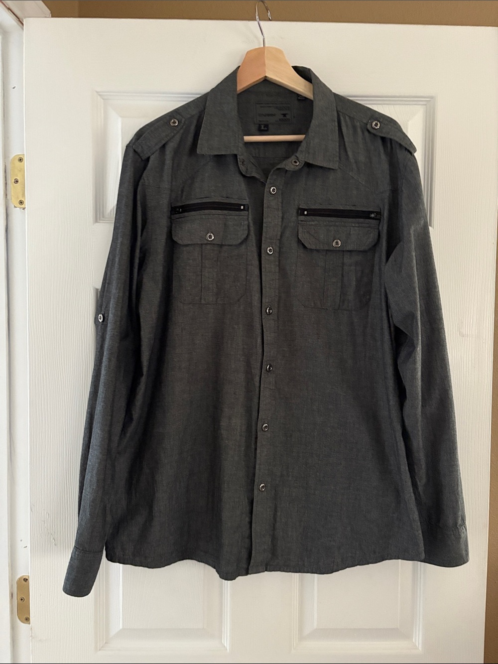Ocean Current Men's Charcoal Gray Button-Front Utility Shirt
Size: Large